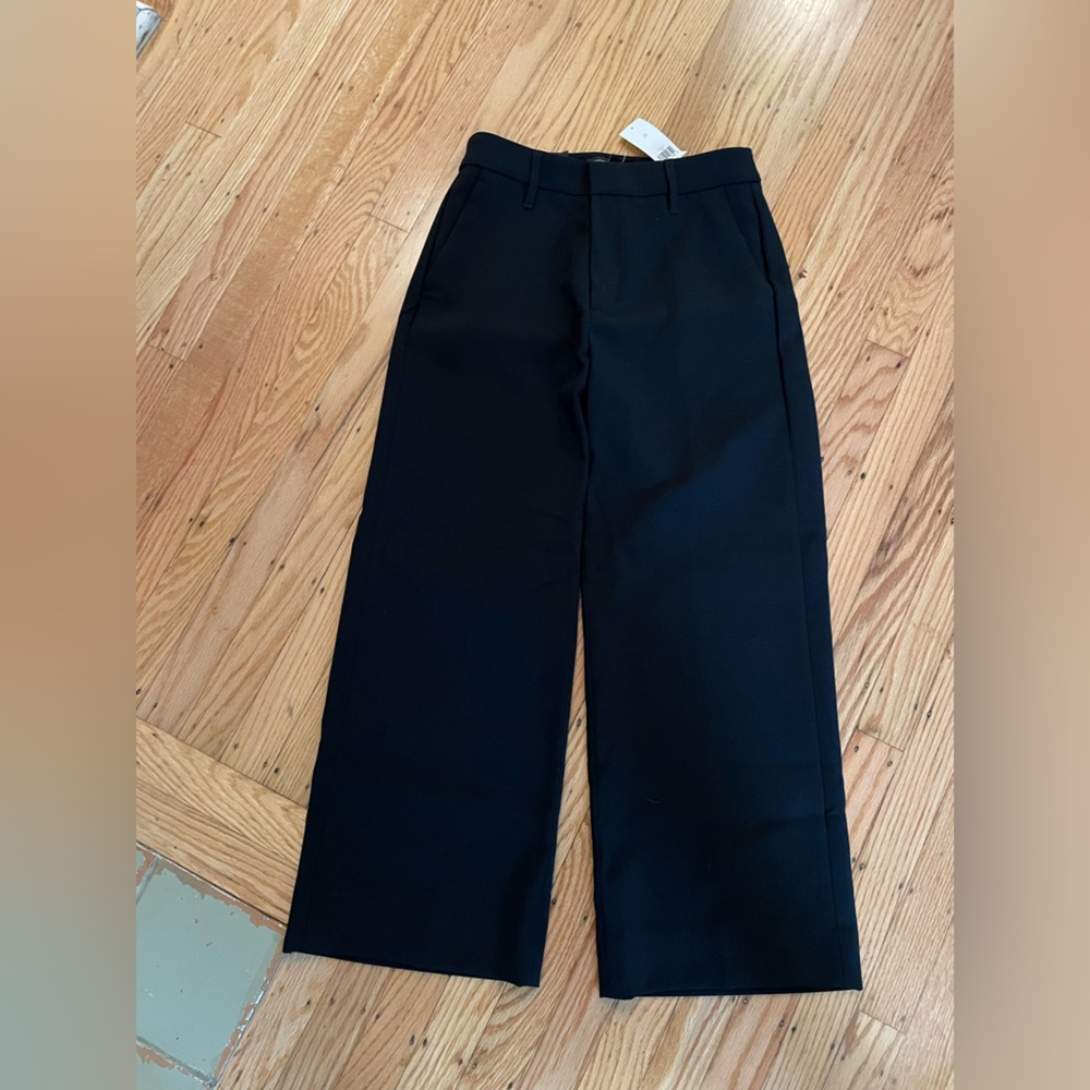 Wide-leg Cropped Black Dress pants. Banana Republic. NWT. Size 2.